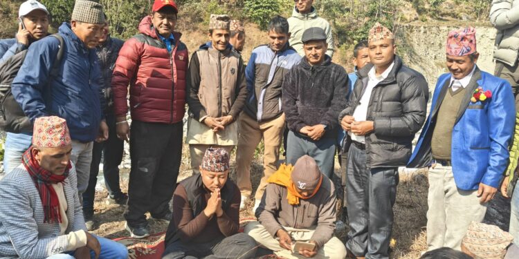 थुलुङ दुधकोशी ६ र ५ जोड्ने बेलिब्रिजको अध्यक्ष राईले गरे शिलान्यास