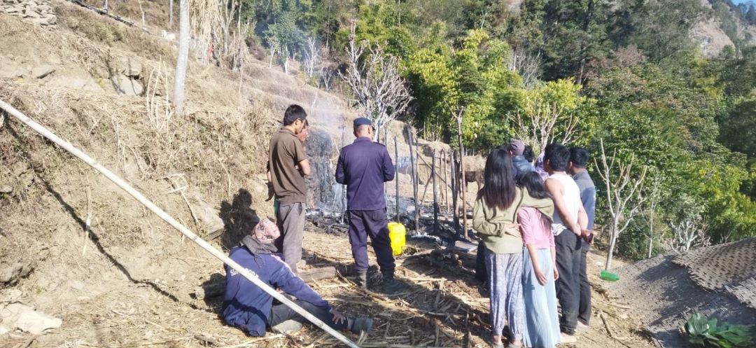 माप्य दुधकोशीमा आगलागी, एक लाख बराबरको क्षति