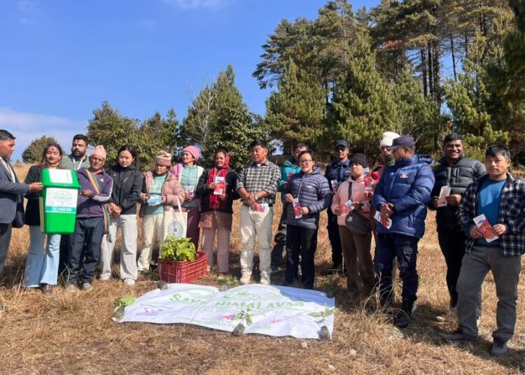 सन नेपाल लाईफ इन्स्योरेन्स सोलुद्वारा नेचासल्यानमा वृक्षारोपण