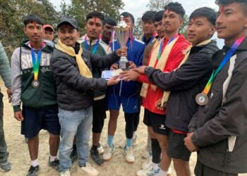 दुवेकोलद्वारा आयोजित वडा स्तरीय पुरुष भलिबल प्रतियोगिताको उपाधि आयोजकको पोल्टामा