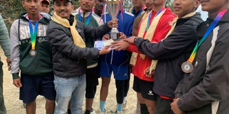 दुवेकोलद्वारा आयोजित वडा स्तरीय पुरुष भलिबल प्रतियोगिताको उपाधि आयोजकको पोल्टामा