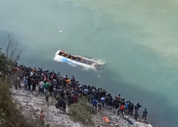 ओखलढुङ्गाका लागि छुटेको बस तामाकोशीमा खस्दा ९ जनाको मृत्यु