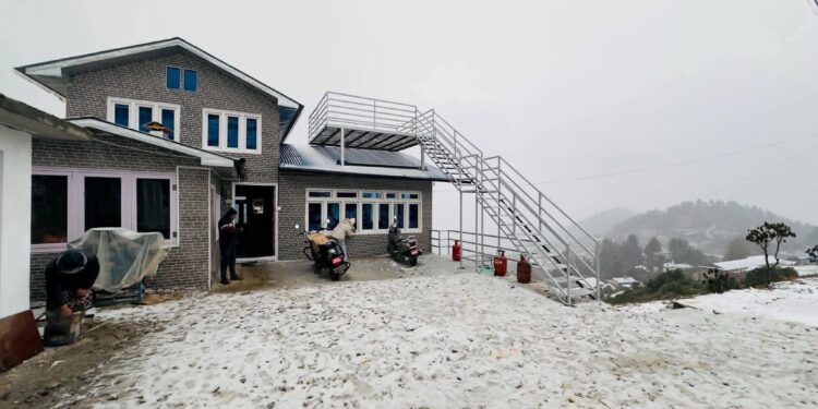 सोलुखुम्बुको माथिल्लो क्षेत्रमा हिमपात, डाँडा सेताम्मे