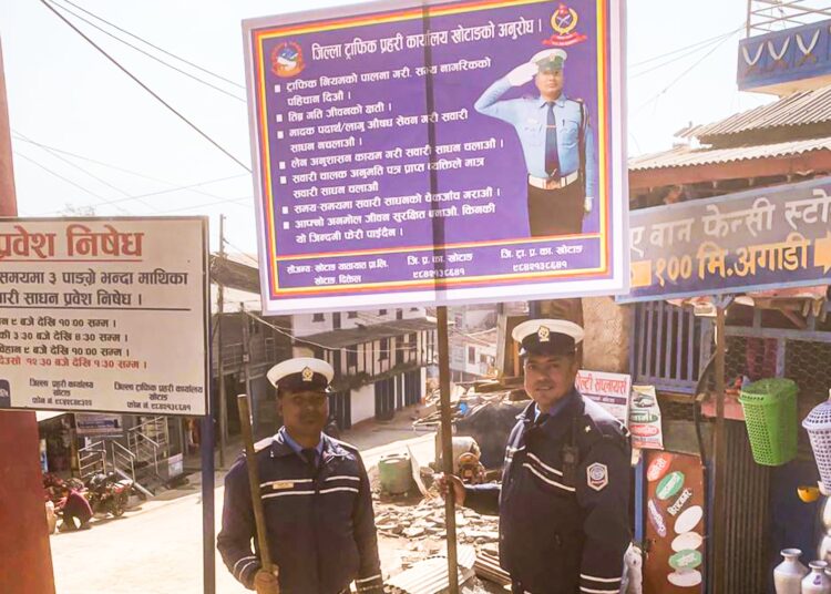 दिक्तेल बजार परिसरमा राखियो सचेतनामूलक बोर्ड, ट्राफिक सक्रियता बढ्यो