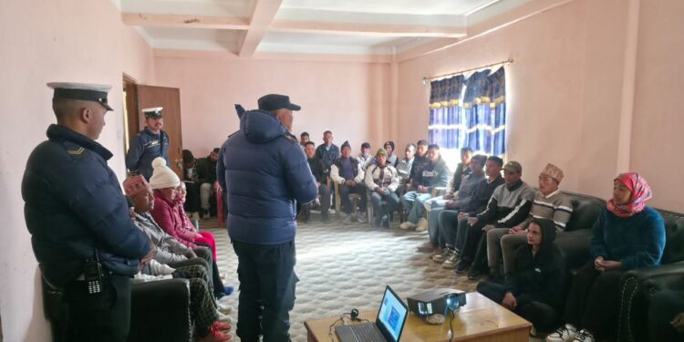 सोलुखुम्बुमा सवारी दुर्घटनाको दर बढेपछि चालकसँग ट्राफिकको अन्तरकृया 