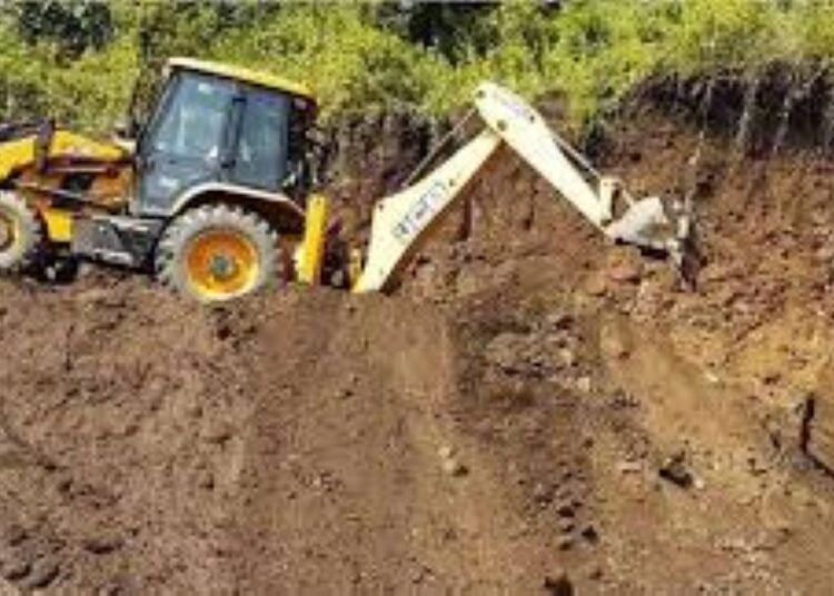 हलेसी तुवाचुङ ३ बाट खसेको ढुंगाले लागेर १ का बृद्धको मृत्यु