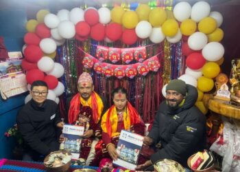 अन्नप्रासनमै ५० लाखको बीमा उपहार : जुम्ल्याहा छोरीको नाममा बीमालेख हस्तान्तरण