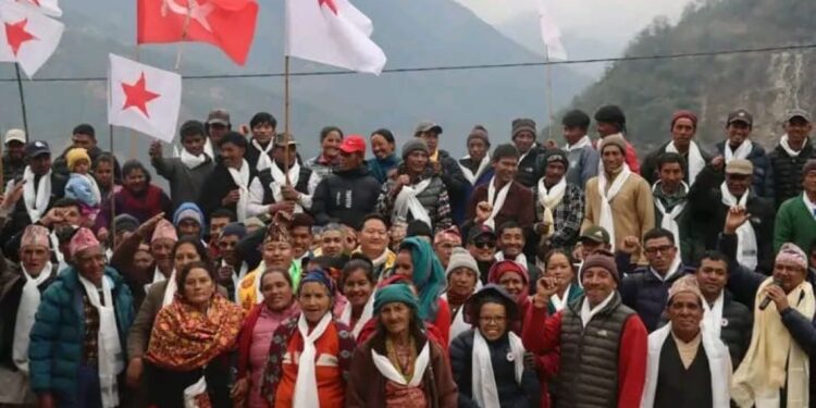 लिखुपिकेमा एमाले र काँग्रेसका एक दर्जन कार्यकर्ता नेपाली कम्युनिष्ट पार्टीमा प्रवेश