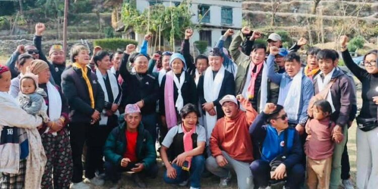 माप्य दुधकोशी गाउँपालिकामा सयौं नेता तथा कार्यकर्ता नेकपामा प्रवेश गरेपछि राजनीतिक तरङ