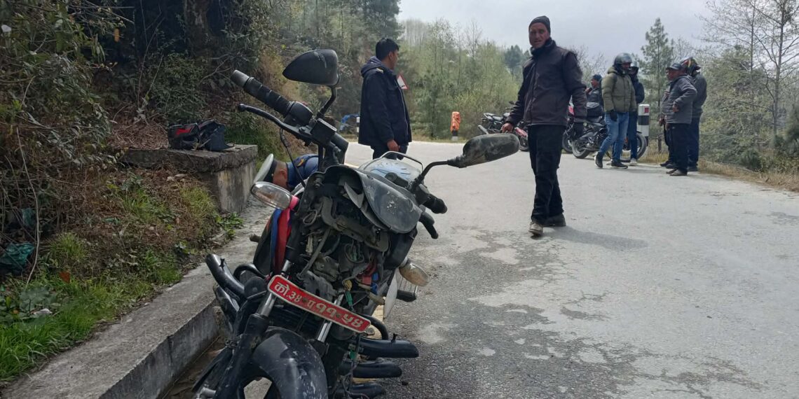 सोलुखुम्बुमा मोटरसाइकल दुर्घटना, २  घाइते 