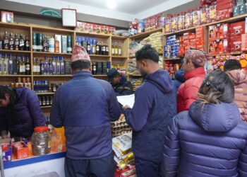 सल्लेरीमा बजार अनुगमनपछि व्यापारी सचेत : म्याद गुज्रिएका खाद्यवस्तु बेच्नेलाई चेतावनी