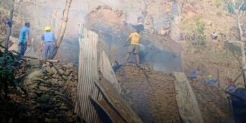 ओखलढुङ्गामा निजी घरमा आगलागी हुँदा २० लाख बराबरको क्षति