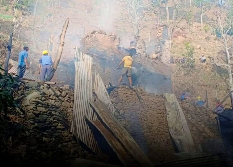 ओखलढुङ्गामा निजी घरमा आगलागी हुँदा २० लाख बराबरको क्षति