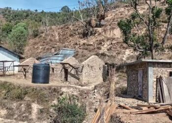 हलेसीमा हावाहुरीको वितण्डा, ५२ घरका छाना उडायो