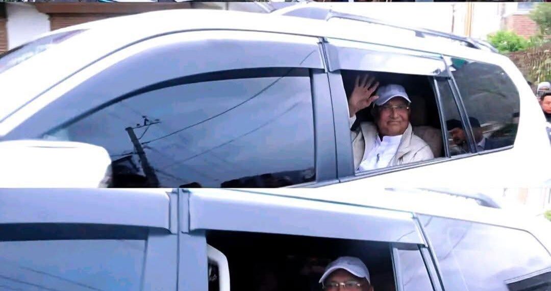 एमाले अध्यक्ष केपी ओली पक्राउ