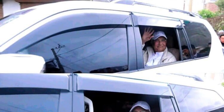 एमाले अध्यक्ष केपी ओली पक्राउ