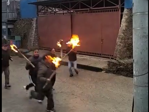 अध्यक्ष पक्राउको विरोधमा एमाले सोलुका कार्यकर्ताले गरे मसाल जुलुस 