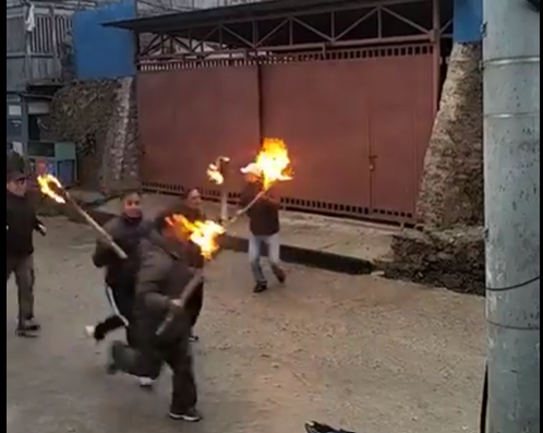 अध्यक्ष पक्राउको विरोधमा एमाले सोलुका कार्यकर्ताले गरे मसाल जुलुस 