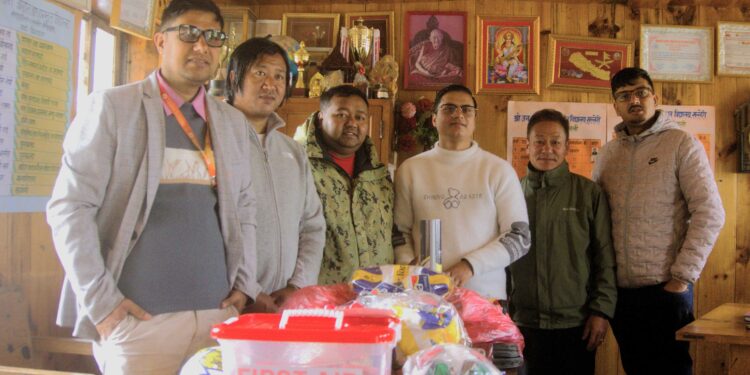  ज.जा निमाविका पूर्व विद्यार्थीहरूले दिए विद्यालयलाई खेलकुद सामाग्री 