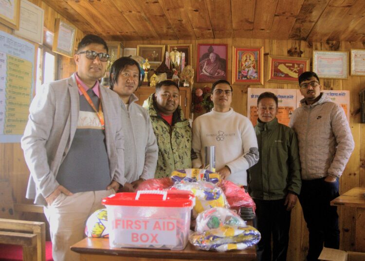 ज.जा निमाविका पूर्व विद्यार्थीहरूले दिए विद्यालयलाई खेलकुद सामाग्री