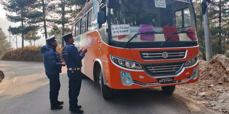  फागुनमा सोलु ट्राफिककाे कारवाहीमा ९१ वटा सवारी, उठ्यो १ लाख १० हजार बढी राजस्व