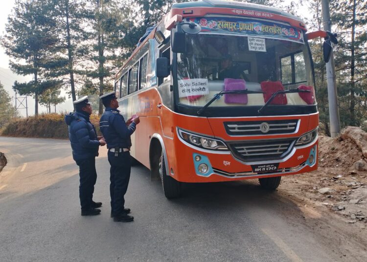  फागुनमा सोलु ट्राफिककाे कारवाहीमा ९१ वटा सवारी, उठ्यो १ लाख १० हजार बढी राजस्व
