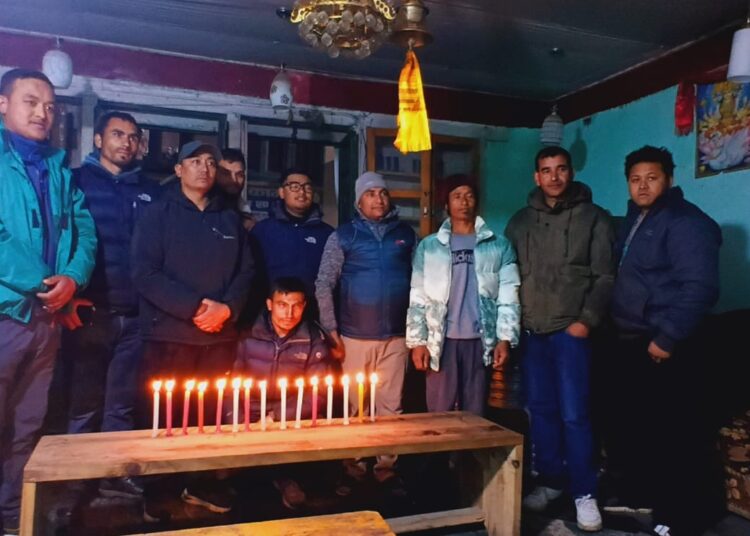 सरकार बनेकाे अवसरमा रास्वपा सोलुखुम्बुले गर्यो दीप प्रज्वलन