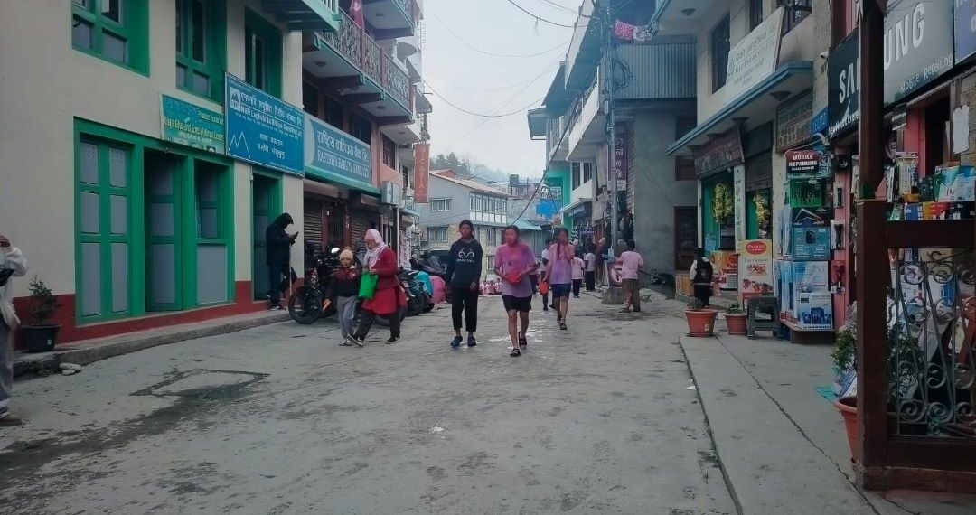 सोलुखुम्बुमा सभ्य एवं सुरक्षित तवरले होली पर्व मनाइयो