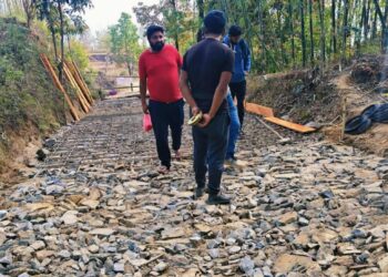 अप्ठयारो सडकमा भुपू मन्त्री भुपेन्द्रको नजर, तल्लो विजयखर्कका लागी सहजता