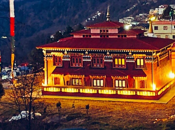 विश्वशान्तिकाे कामना सहित थेक्छेन पेमा छोलीङ गोन्पा सल्लेरीमा सुरु भयो १० कराेड बज्र गुरु मन्त्र जप 