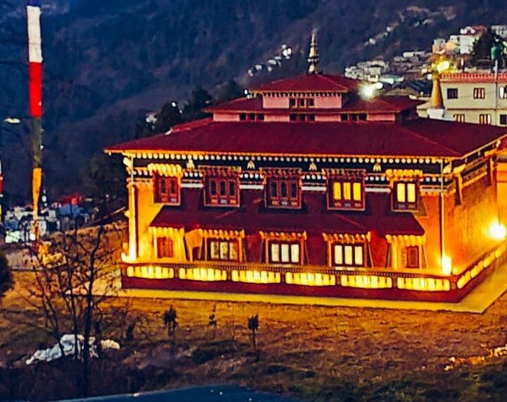 विश्वशान्तिकाे कामना सहित थेक्छेन पेमा छोलीङ गोन्पा सल्लेरीमा सुरु भयो १० कराेड बज्र गुरु मन्त्र जप 