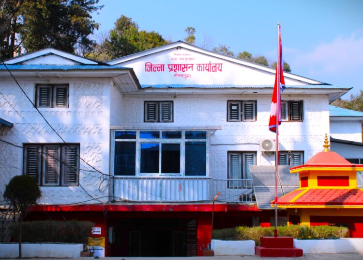 ओखलढुंगा प्रशासनले सार्वजनीक विदामा पनि सेवा दिने