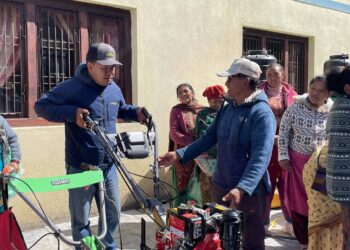 सोलुदुधकुण्ड नगरपालिकाले  वितरण गर्यो ६ लाख रुपैयाँ बराबरको कृषि सामाग्री