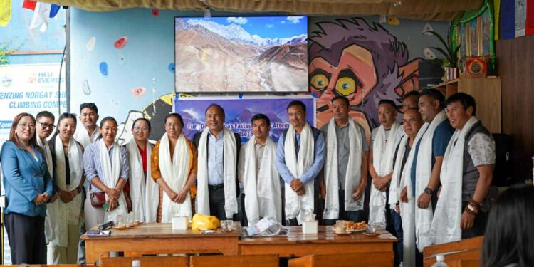 ५१ वर्षीय फुर दिकीको ल्होत्से चढ्ने चाहाना