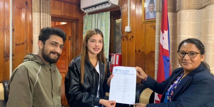 पत्रकार महासंघ सोलुखुम्बुद्वारा विज्ञापन नीतिको विरोधमा प्रधानमन्त्रीलाई ज्ञापनपत्र