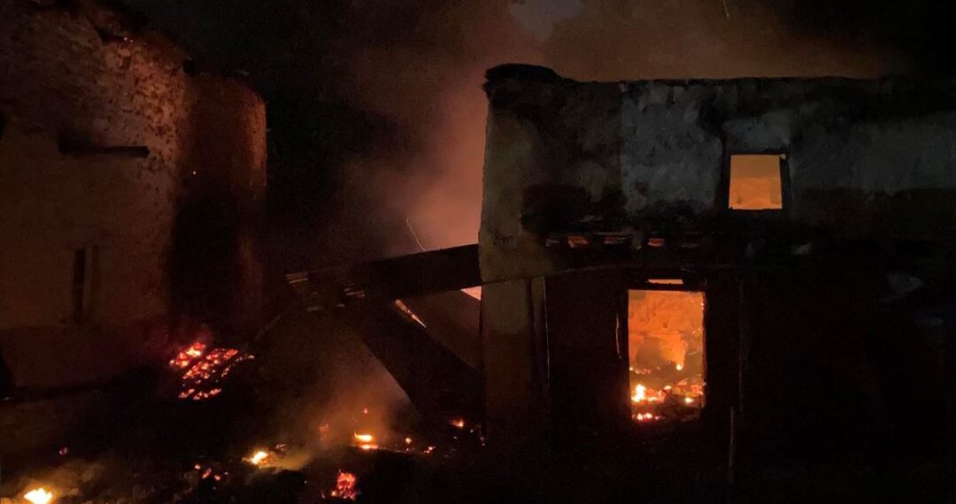 गएराति खोटाङमा आगलागीः दुई घर पूर्ण रूपमा जलेर नष्ट