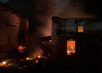 गएराति खोटाङमा आगलागीः दुई घर पूर्ण रूपमा जलेर नष्ट