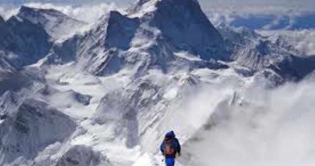 सगरमाथामा आरोहण अनुमति दिन सुरु, हिमाल पर्यटनले फेरि गति लिदैँ