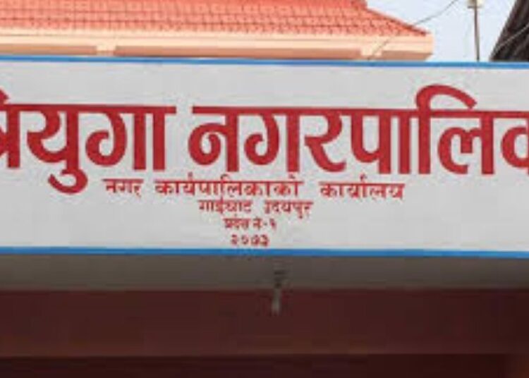 गाईघाटमा फुटपाथ व्यापार नियन्त्रण गर्न त्रियुगा नगरपालिकाको पहल
