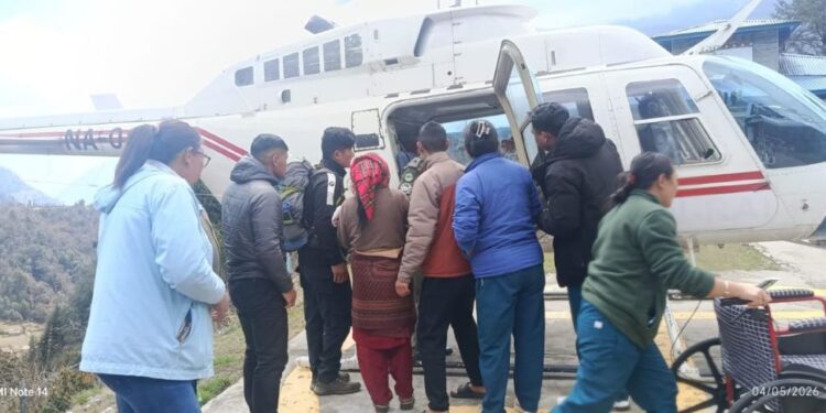 सोलुखुम्बुबाट गर्भवती महिलाको हेलिकप्टरमार्फत उद्धार