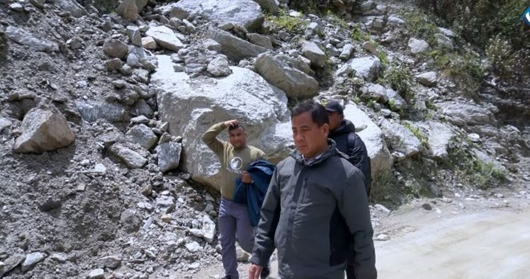 रास्वपा सोलुखुम्बु र सडक डिभिजन हर्कपुरको सक्रियताः साल्मे–सिस्नेरी सडकको स्थलगत निरीक्षण