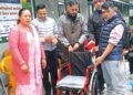 सोलुदुधकुण्डमा अपाङ्गता भएका व्यक्तिलाई सहयोगी सामग्री वितरण
