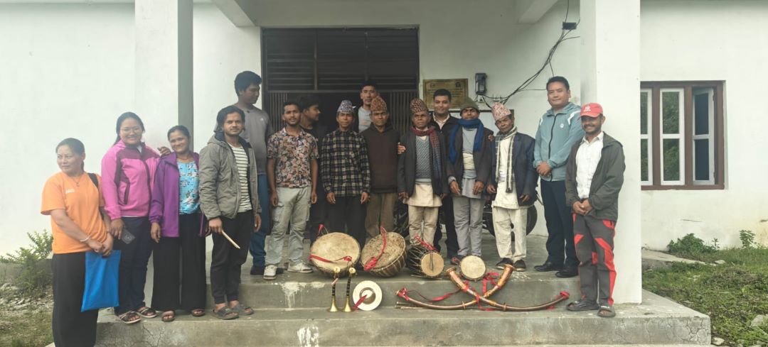 थुलुङ दुधकोशी–७ द्वारा नौमती बाजा वितरण