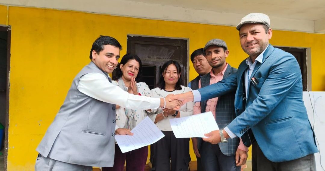 केदार माविलाई डा. थोमस बास्तोलाद्वारा निःशुल्क जग्गा दान, जेहेन्दार विद्यार्थीलाई छात्रवृत्ति प्रदान