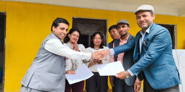 केदार माविलाई डा. थोमस बास्तोलाद्वारा निःशुल्क जग्गा दान, जेहेन्दार विद्यार्थीलाई छात्रवृत्ति प्रदान