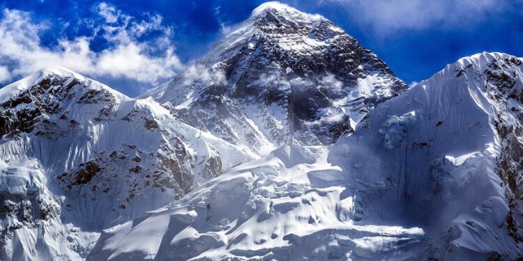 सगरमाथा आरोहणबाट मात्रै एक अर्बभन्दा बढी राजस्व, ३६१ आरोहीले लिए अनुमति