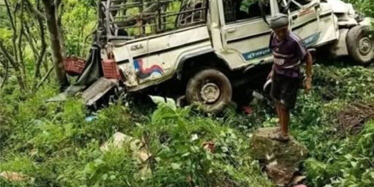 सोताङमा बोलेरो दुर्घटना, चालकसहित तीन जना घाइते