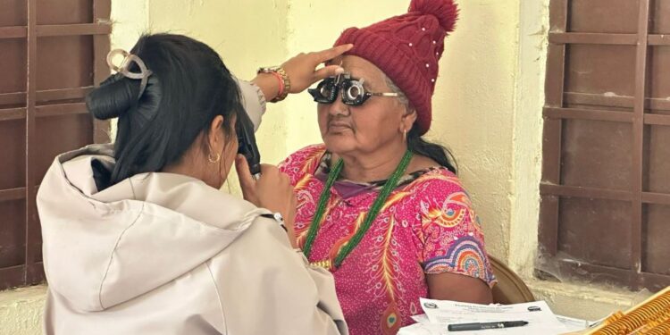 थुलुङ दुधकोशीमा स्वास्थ्य जाँच तथा अपाङ्गता पहिचान शिविर जारी : दोस्रो दिन २ सय ९८ जनाले लिए सेवा