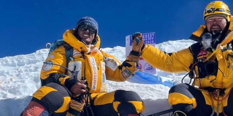 सगरमाथा युवा क्लबका सदस्य प्रदीप मगरद्वारा सगरमाथा सफल आरोहण