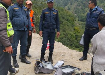 साल्मे पहिरो क्षेत्रमा दुर्घटना न्यूनीकरणका लागि विद्युतिय पोल र हेलेजेन लाइट जडान